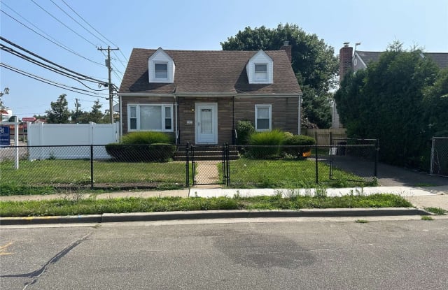 1 Arnold Street - 1 Arnold Street, Hicksville, NY 11801