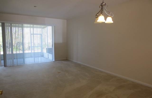 1038 Vista Cay Court