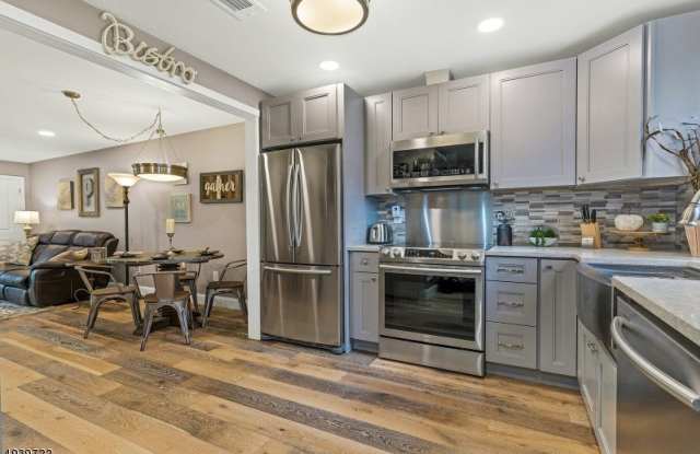 Photo of 323 Sparrow Ct