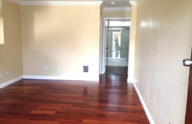 9546 Carroll Canyon Rd