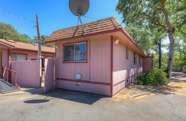 162 Feathervale Dr., Oroville - Shared Property- Move-in Special!!!