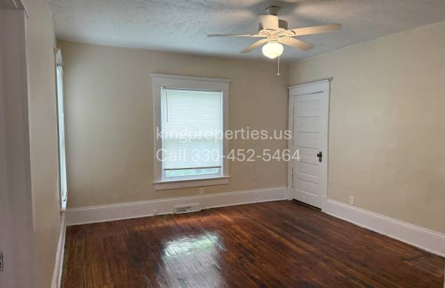 713 Greenfield Ave SW #1