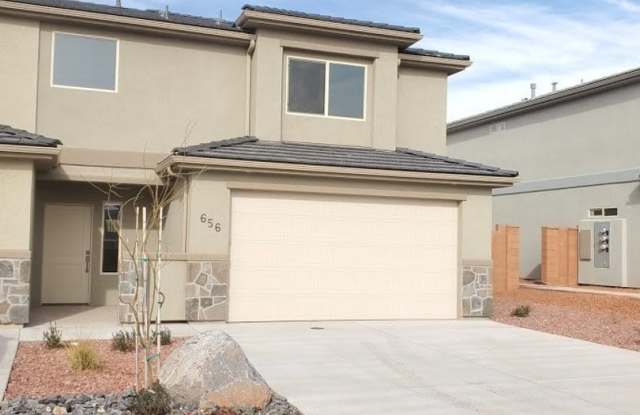 Three Bedroom Red Mountain Vista Town Home