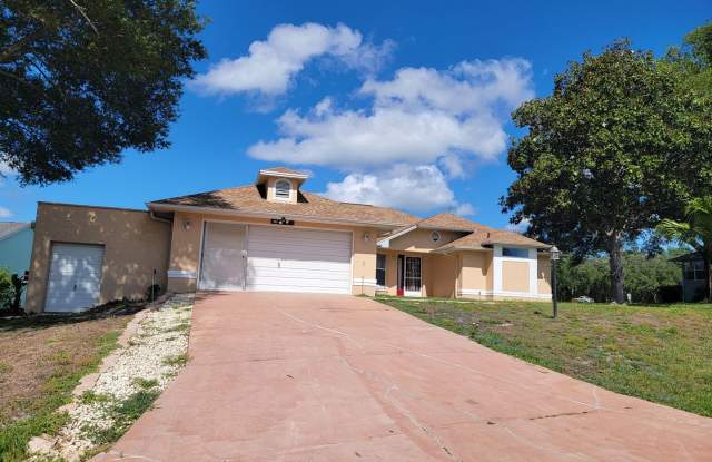 Photo of Beautiful 3/2/2 Pool Home in Beverly Hills!!!