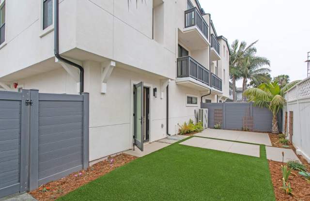 3 Bedroom Townhome Blocks to the Beach w/ Private Yard!