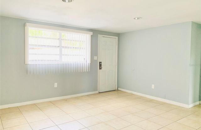 8807 N MULBERRY STREET