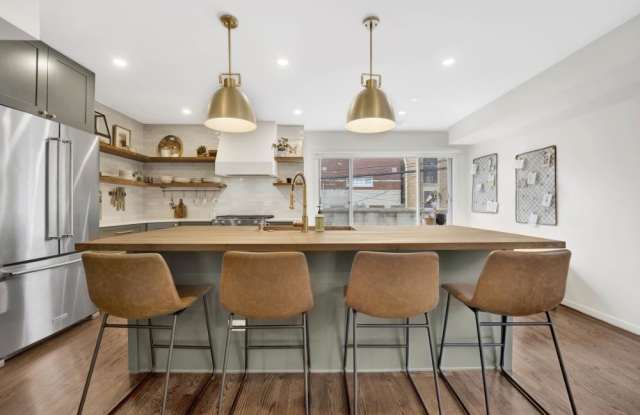 Photo of 1646 W Julian