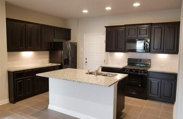 6814  E Riverside DR