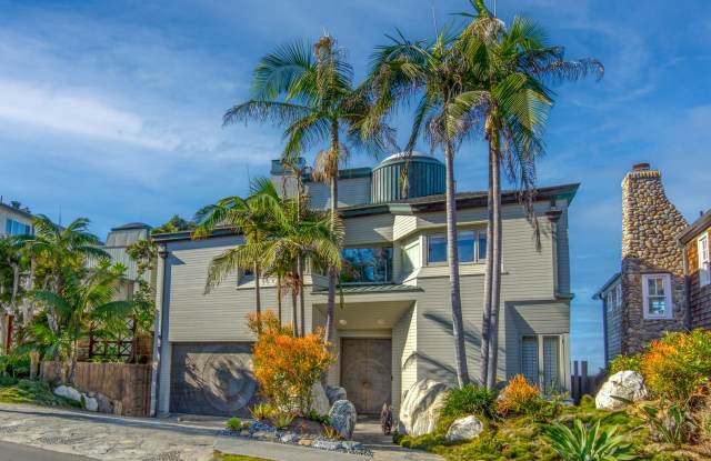 Extraordinary 5-Bed / 5-Bath Oceanfront Property in La Jolla!