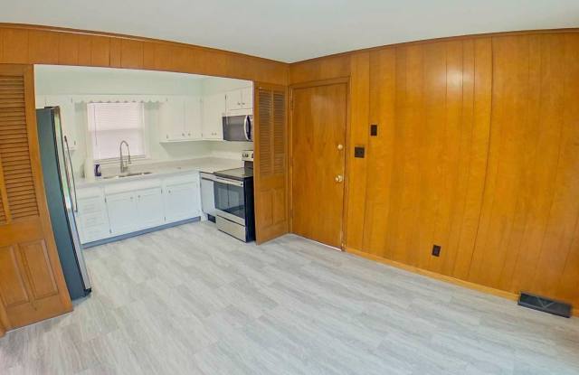 Photo of Pet Friendly + Great Location + Stainless Steel Appliances + Bonus Room + Washer and Dryer Included! Available August 1st!