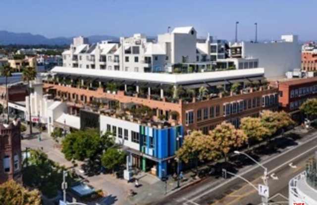 1453 3rd Street Promenade