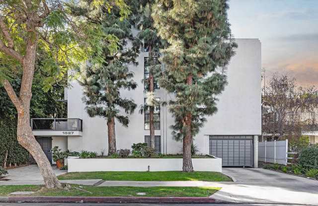 1527 Veteran Avenue