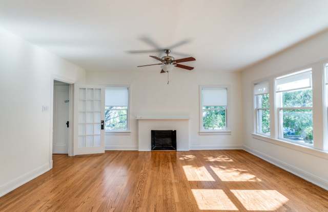 Charming 2-Bedroom Duplex in Mahncke Park