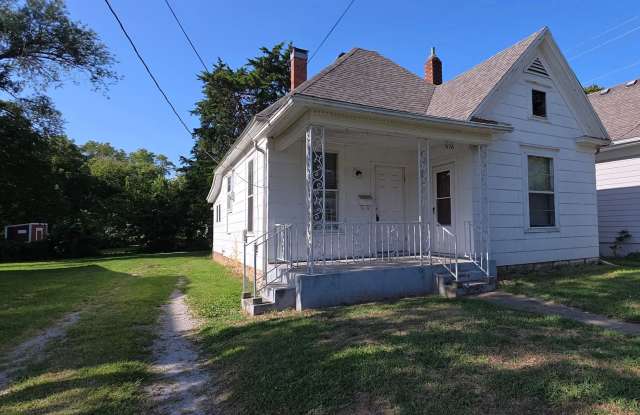 Charming Bungalow 3 Bedroom 1 Bath $895