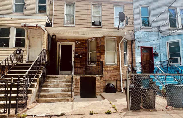 432 MALLORY AVE