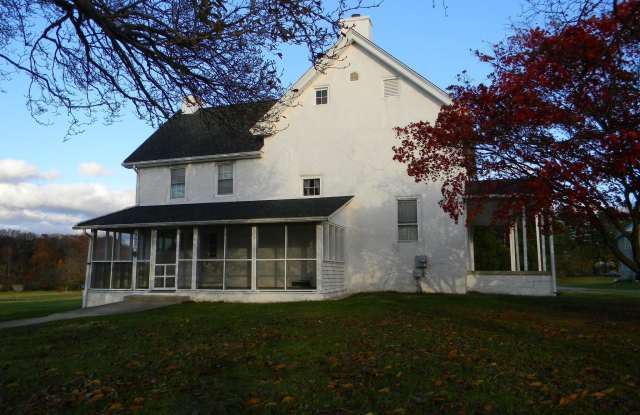 Photo of 863 LOMBARD Road