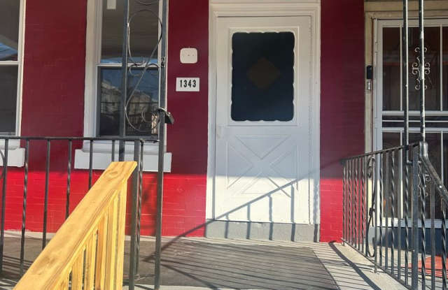 Photo of 3BR 1,5 bath Only with 3 Br pha voucher