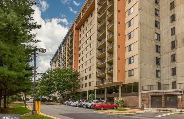 3800 POWELL LANE