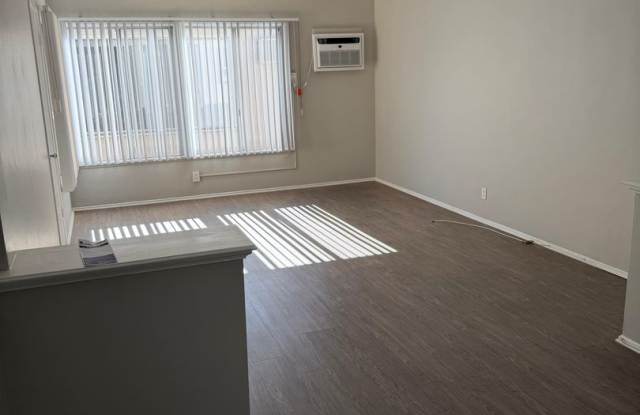 Photo of 5309-5315 Whitsett Avenue