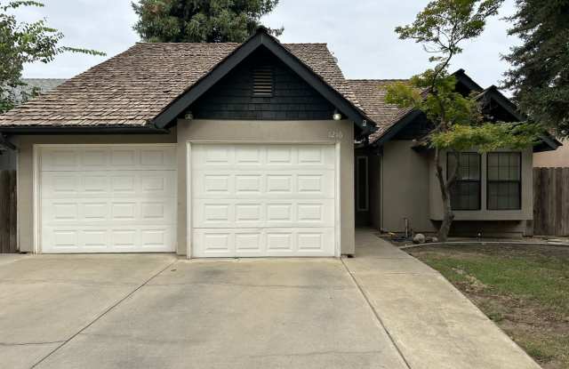 Photo of 3 bedroom 2 bathroom in central Visalia!