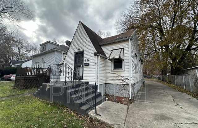 612 Hovey St