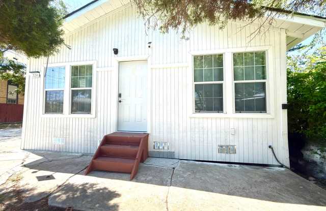 AVAILABLE NOW! 3 Bedroom / 2 Bath Home Near San Antonio Botanical Garden!
