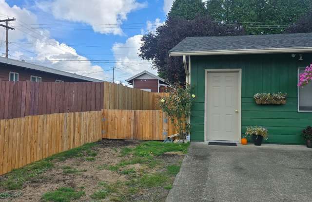 Room for rent with private entrance