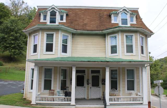 2nd floor Apartment - 127 Hanover Street, Glen Rock, PA 17327