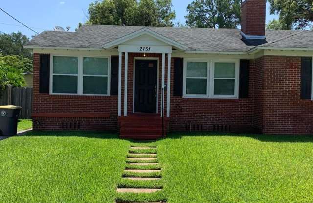 Charming 2/1 in the heart of St. Nicholas