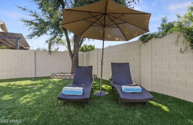 7435 E RUSTLING Pass