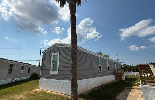 Oaklawn Estates 8400 W. Oaklawn Rd.