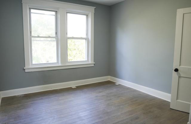 4904 Queensberry Ave