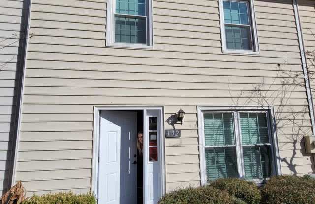 Roswell Townhouse!