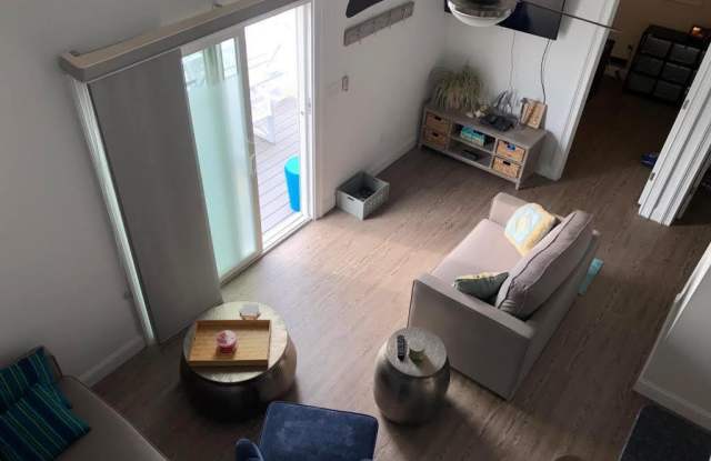 123 W Kingfisher Way