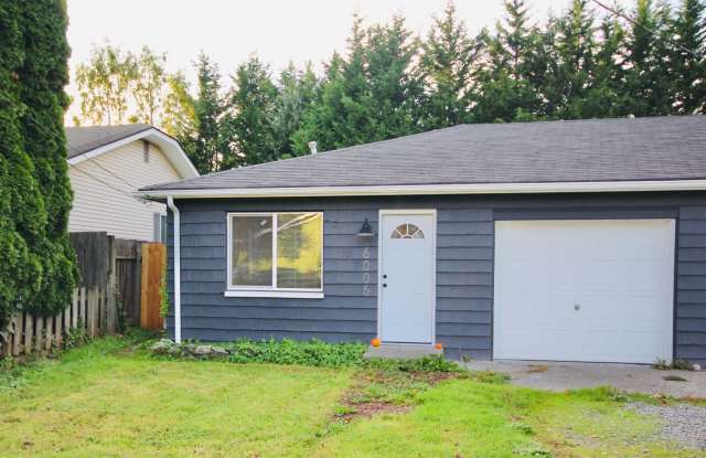 Beautifully Updated 1bd/1ba Sumner Duplex!