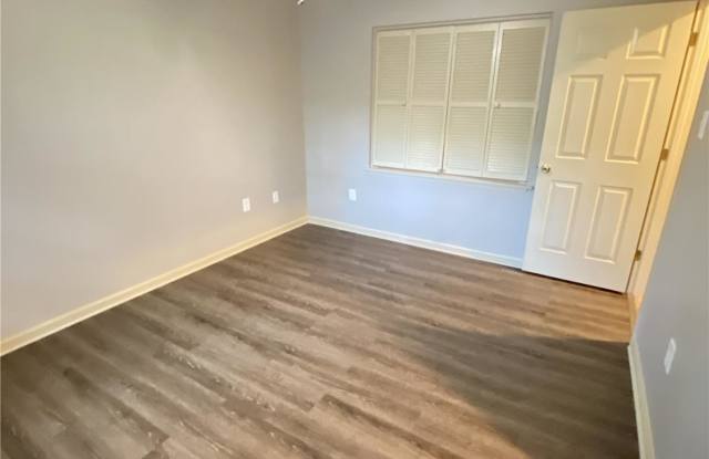 163 Holland Park Circle