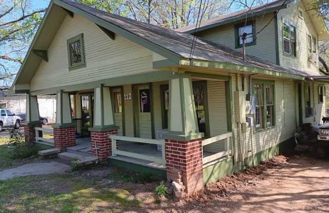 Photo of 112 E Nelson St