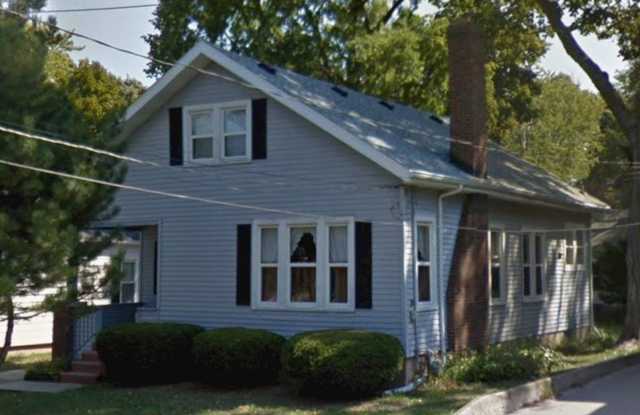 Photo of 1543 S Chicago Ave