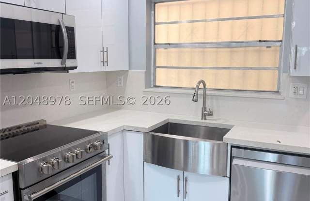 453 SW 2nd St