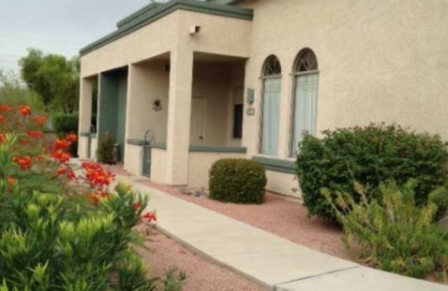 2442 W Via Di Silvio