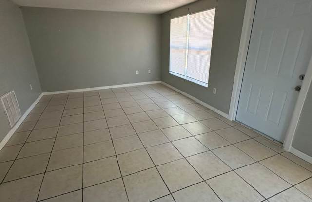 2/1 Close to Downtown New Port Richey