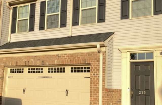 A Beautiful 3 bedroom townhome in Greer 29650 - Move in Special (Half off 1st month Rent)