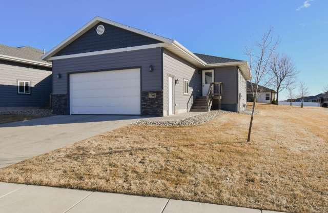 New Townhomes on a Cul-de-Sac!