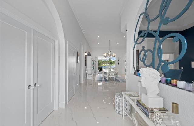 11325 Edgewater Circle