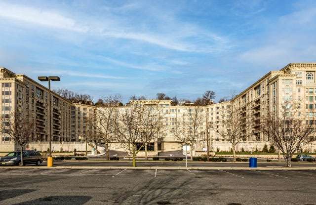 Kray Plaza