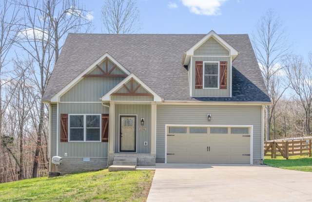 Pet Friendly Three Bedroom on Acre!