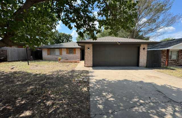 2410 Nw Saxon Cir