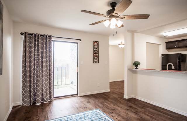 123 Costa Del Oro St