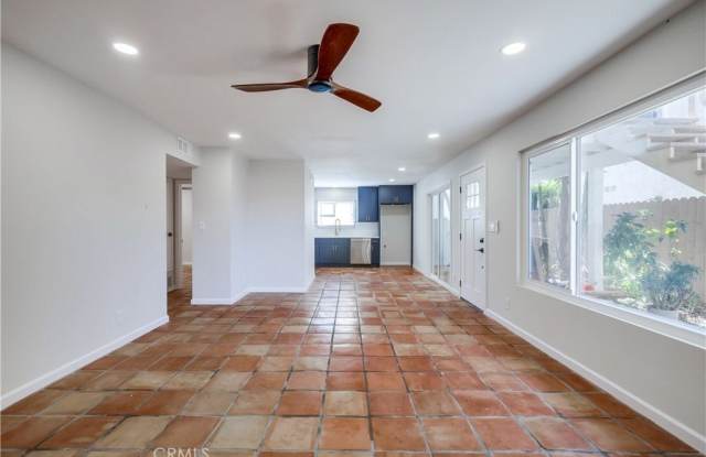 205 W Escalones
