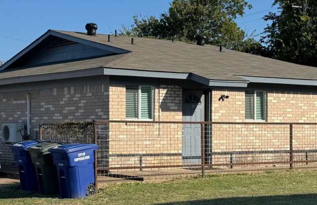 Photo of 605 Sunset Ln